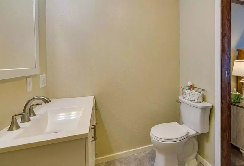 Southwest City Home W/ Fire Pit: 9 Mi To Grove!