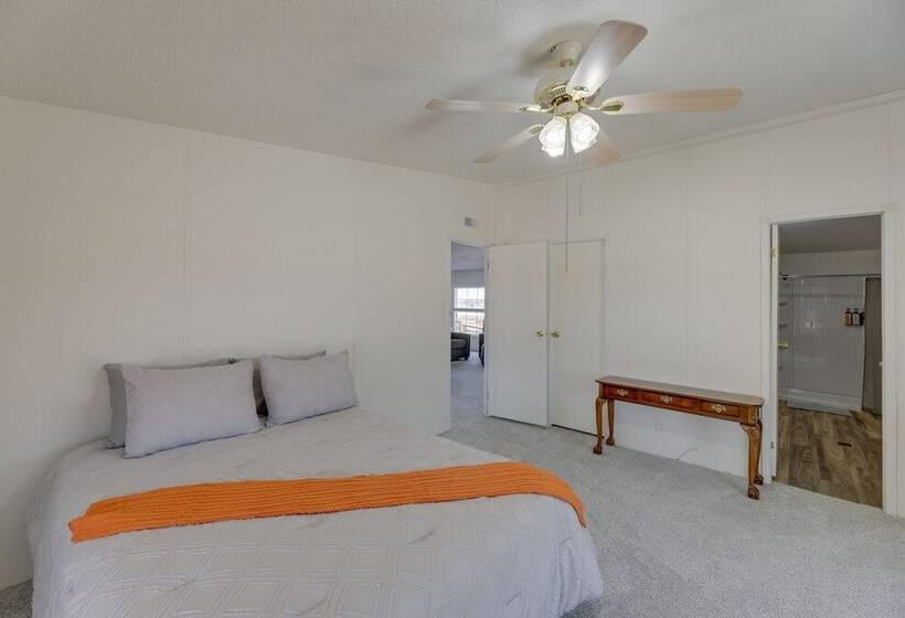 Tranquil Elgin Getaway W/ Private Deck & Patio!