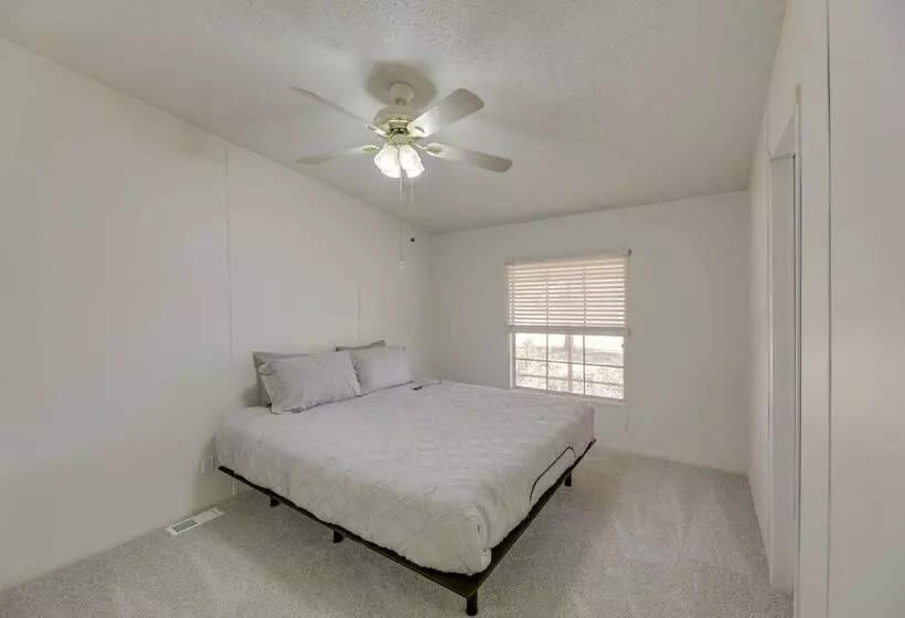 Tranquil Elgin Getaway W/ Private Deck & Patio!