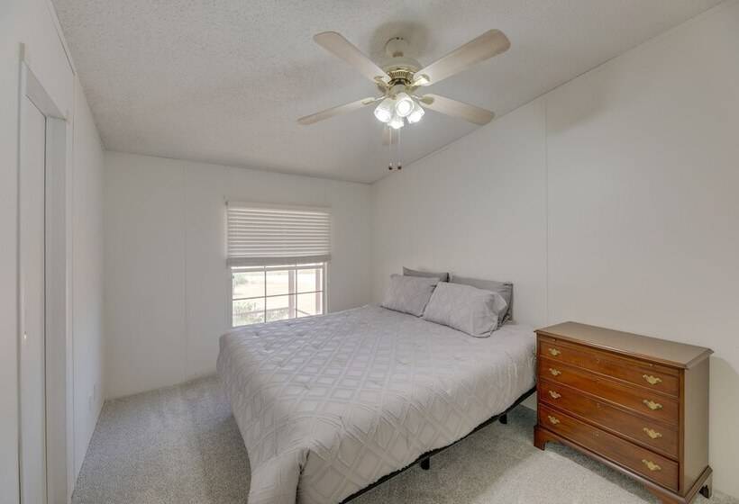 Tranquil Elgin Getaway W/ Private Deck & Patio!