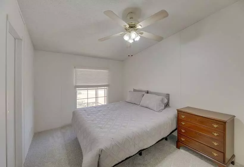 Tranquil Elgin Getaway W/ Private Deck & Patio!