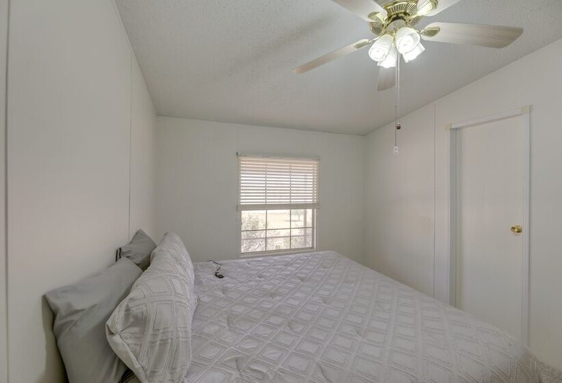 Tranquil Elgin Getaway W/ Private Deck & Patio!