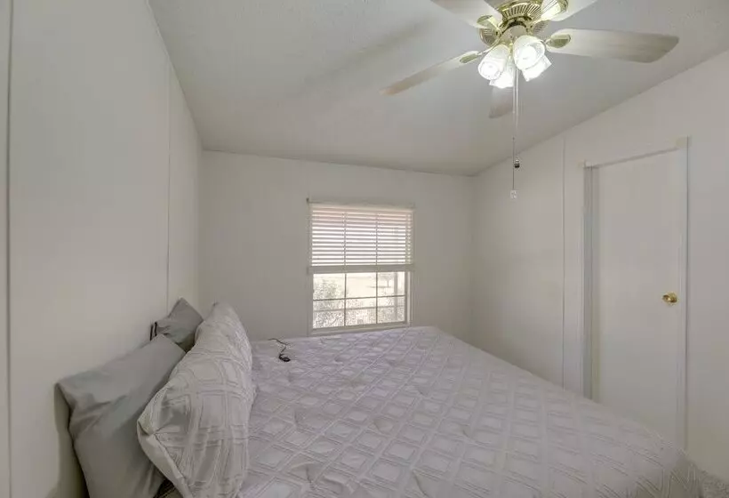 Tranquil Elgin Getaway W/ Private Deck & Patio!