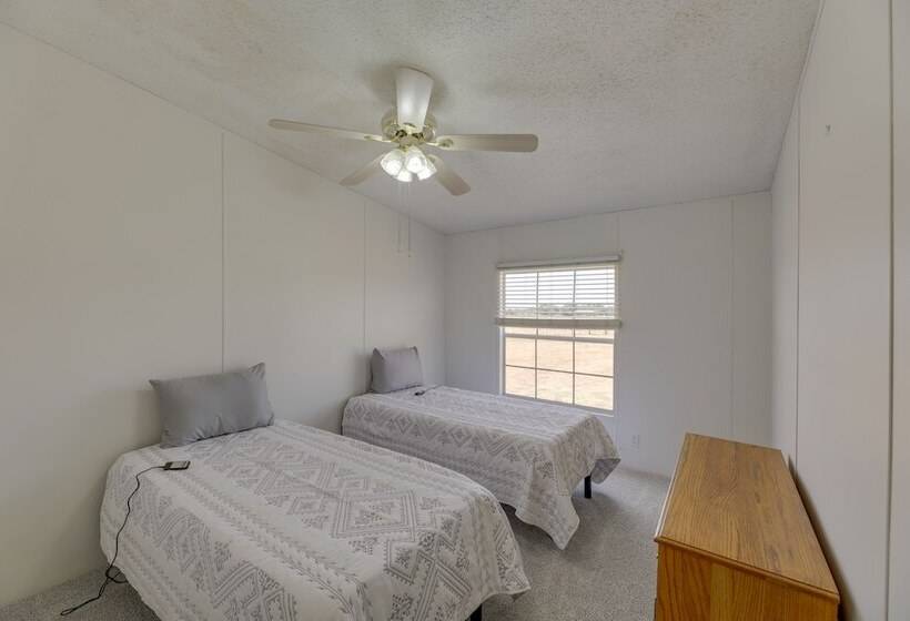 Tranquil Elgin Getaway W/ Private Deck & Patio!