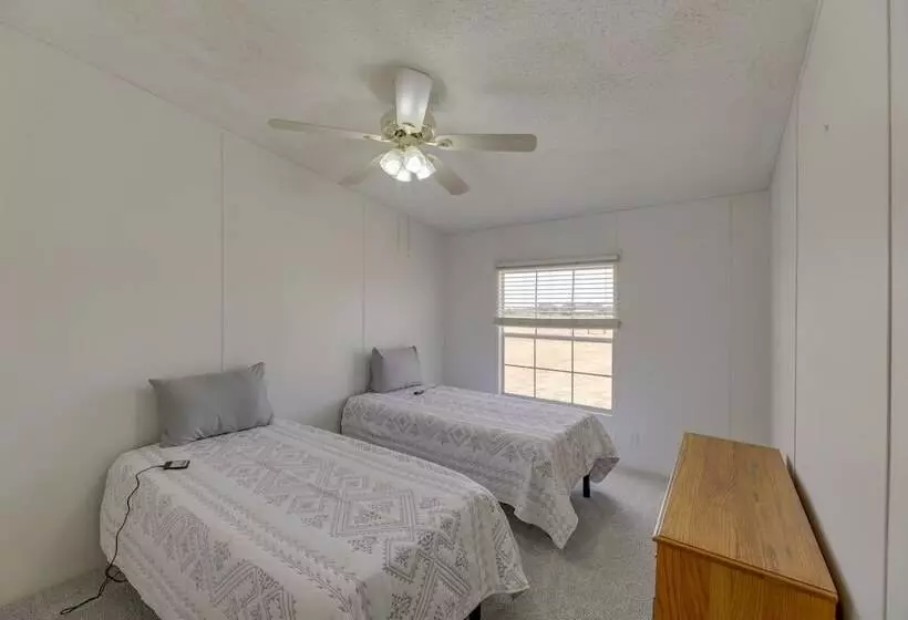 Tranquil Elgin Getaway W/ Private Deck & Patio!