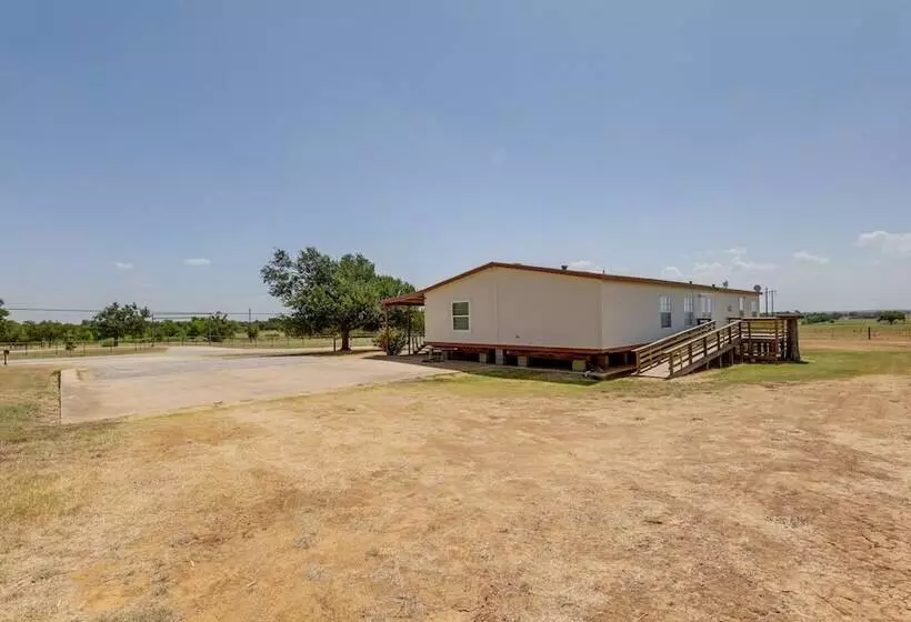 Tranquil Elgin Getaway W/ Private Deck & Patio!