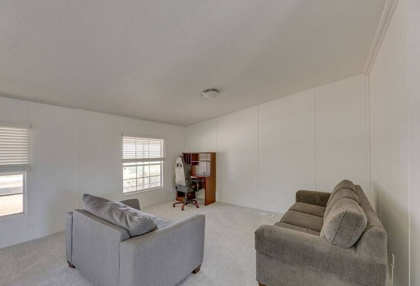 Tranquil Elgin Getaway W/ Private Deck & Patio!