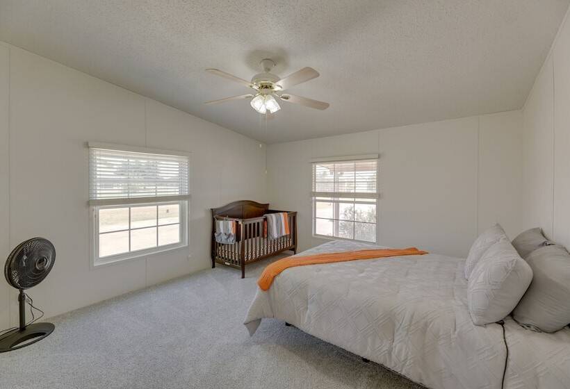 Tranquil Elgin Getaway W/ Private Deck & Patio!