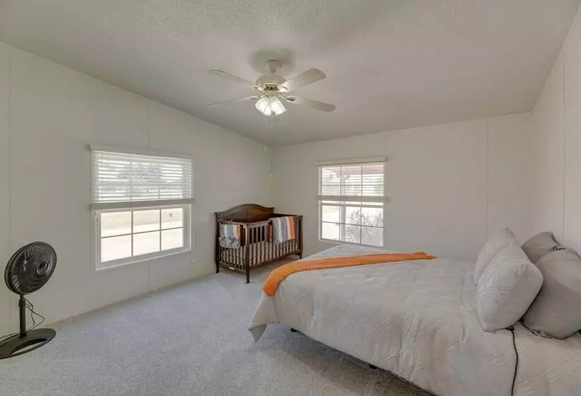 Tranquil Elgin Getaway W/ Private Deck & Patio!