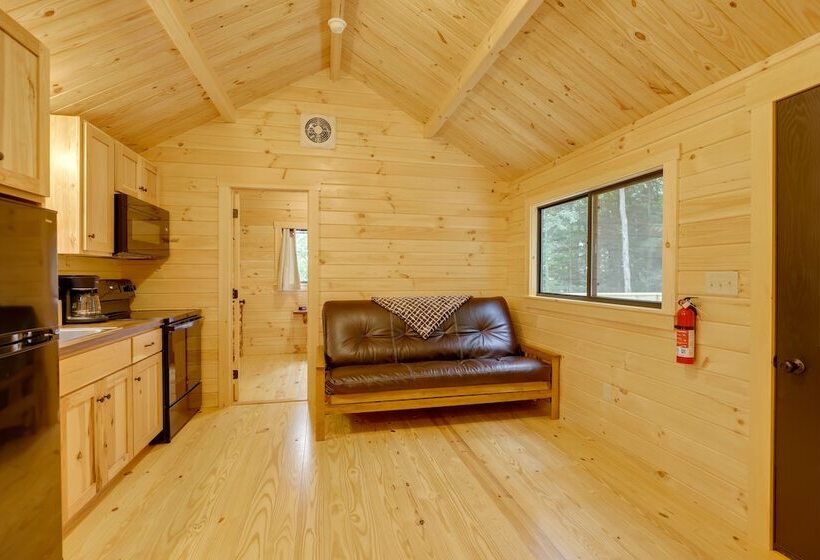 Tranquil Middlebury Center Cabin W/ Mountain Views