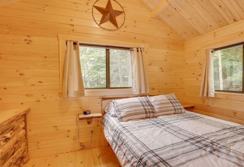 Tranquil Middlebury Center Cabin W/ Mountain Views