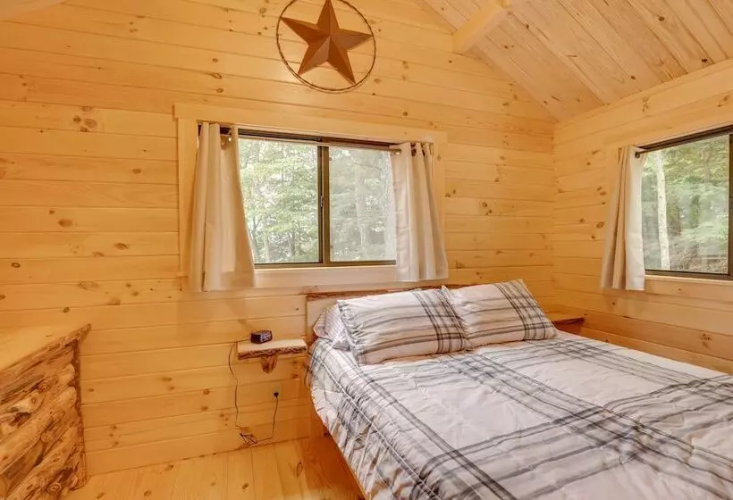 Tranquil Middlebury Center Cabin W/ Mountain Views