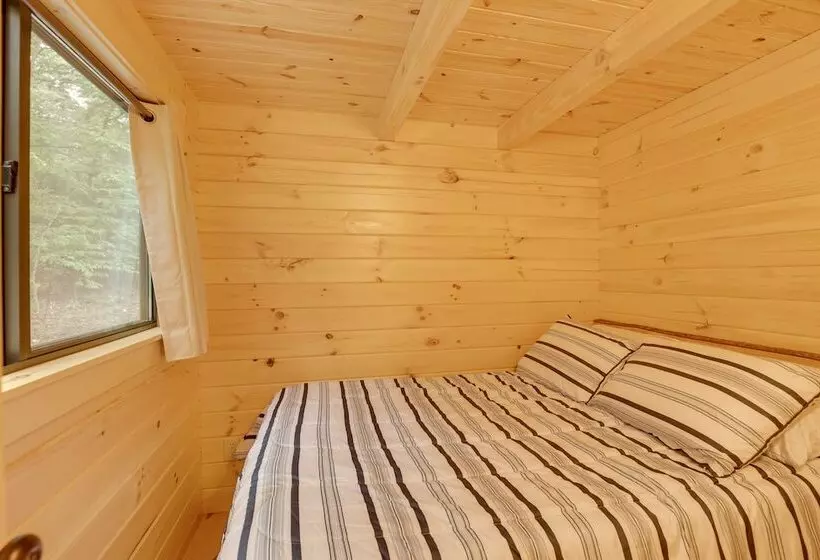 Tranquil Middlebury Center Cabin W/ Mountain Views