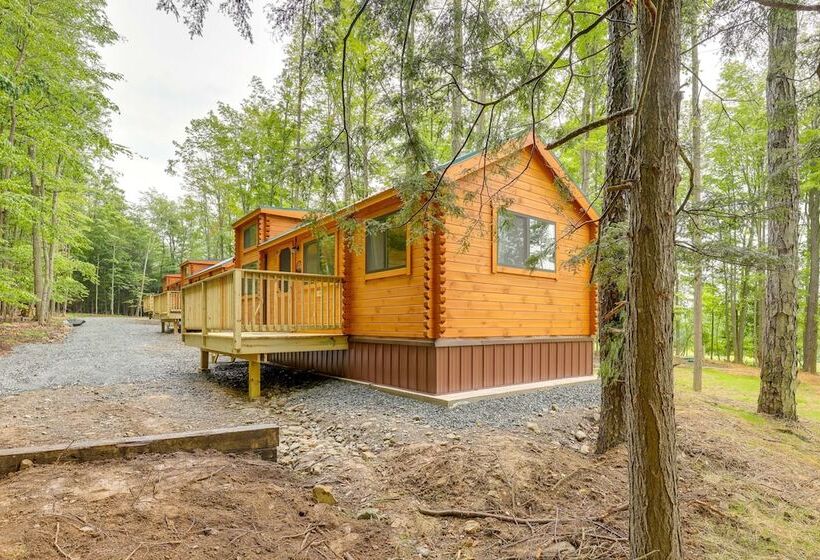 Tranquil Middlebury Center Cabin W/ Mountain Views