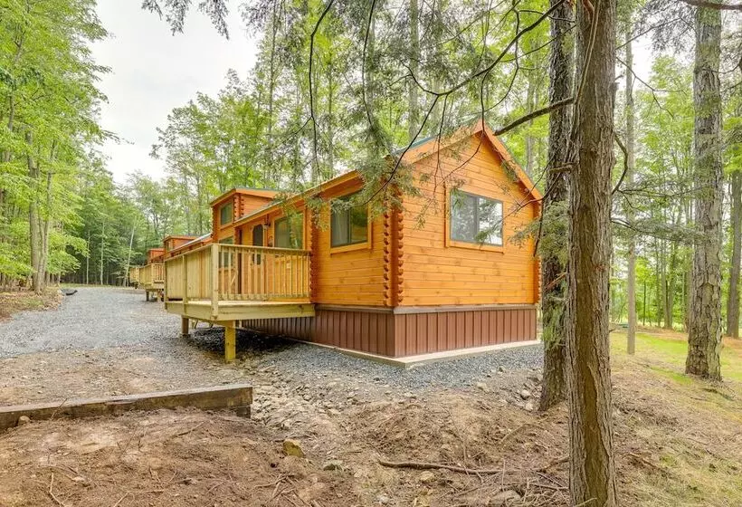 Tranquil Middlebury Center Cabin W/ Mountain Views