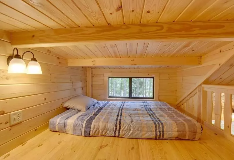 Tranquil Middlebury Center Cabin W/ Mountain Views