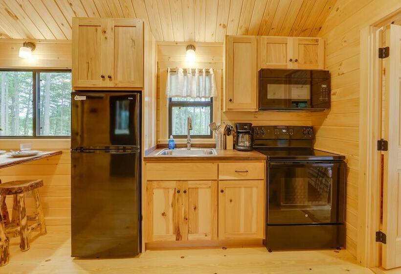 Tranquil Middlebury Center Cabin W/ Mountain Views