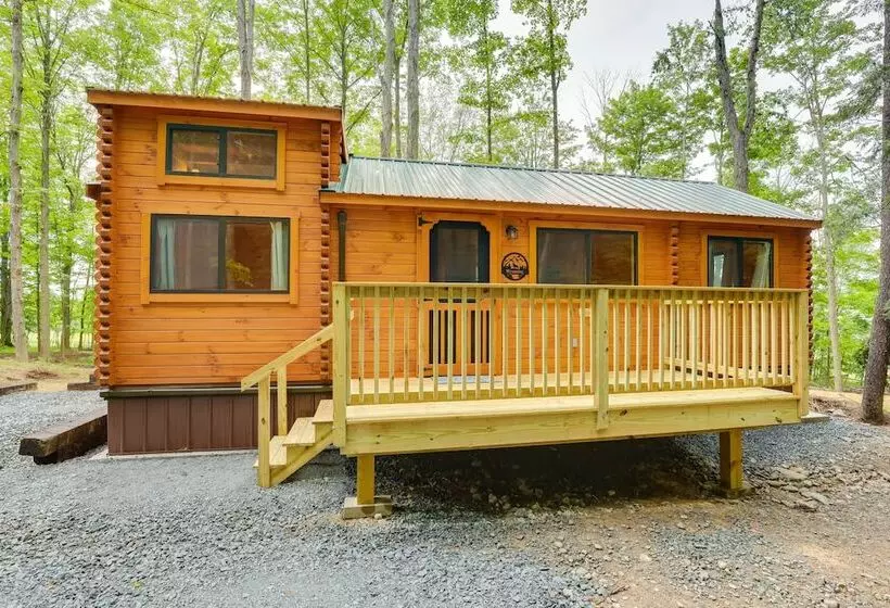 Tranquil Middlebury Center Cabin W/ Mountain Views