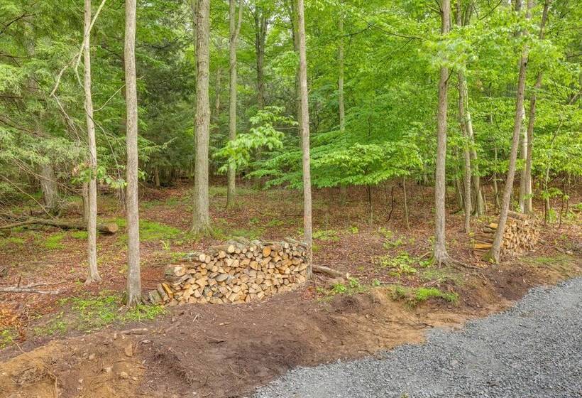 Tranquil Middlebury Center Cabin W/ Mountain Views