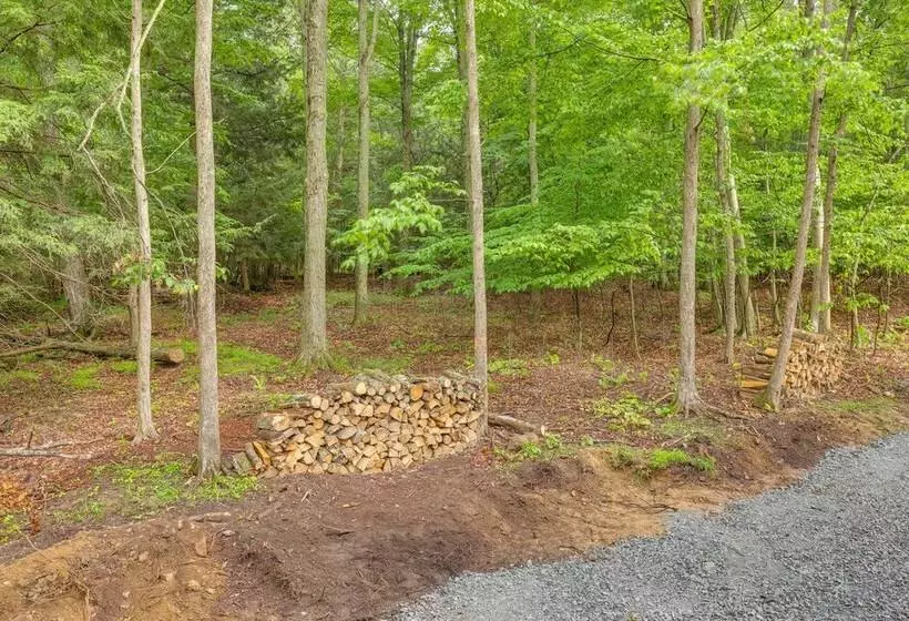Tranquil Middlebury Center Cabin W/ Mountain Views
