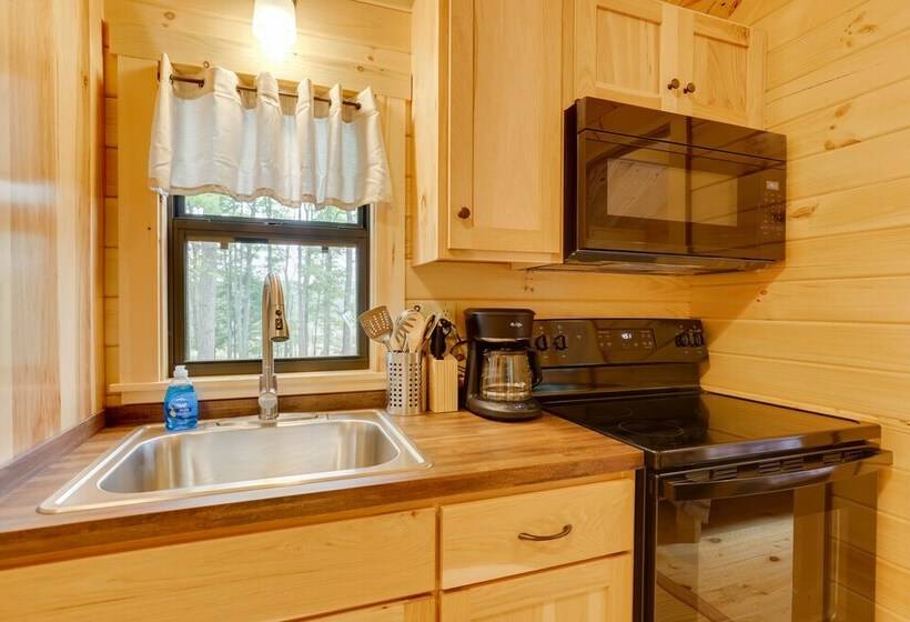 Tranquil Middlebury Center Cabin W/ Mountain Views