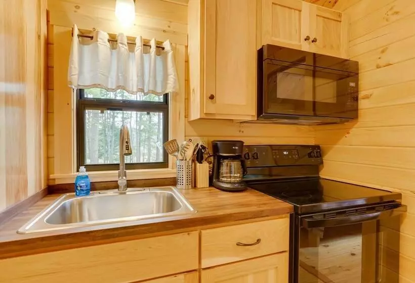 Tranquil Middlebury Center Cabin W/ Mountain Views