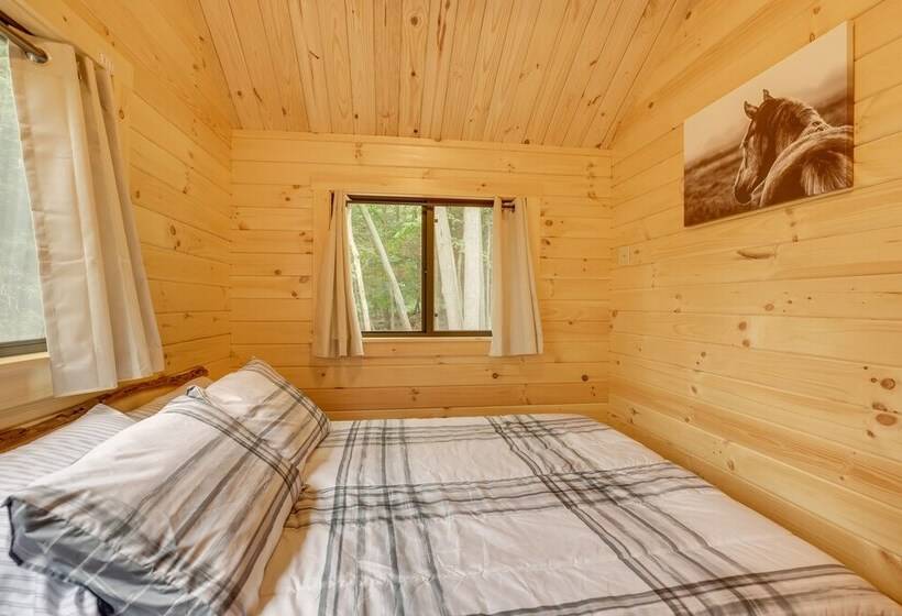 Tranquil Middlebury Center Cabin W/ Mountain Views