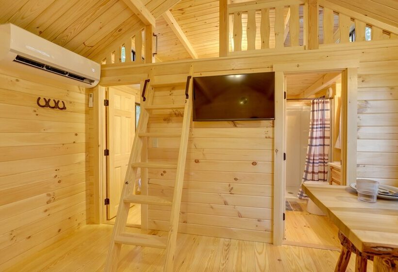 Tranquil Middlebury Center Cabin W/ Mountain Views