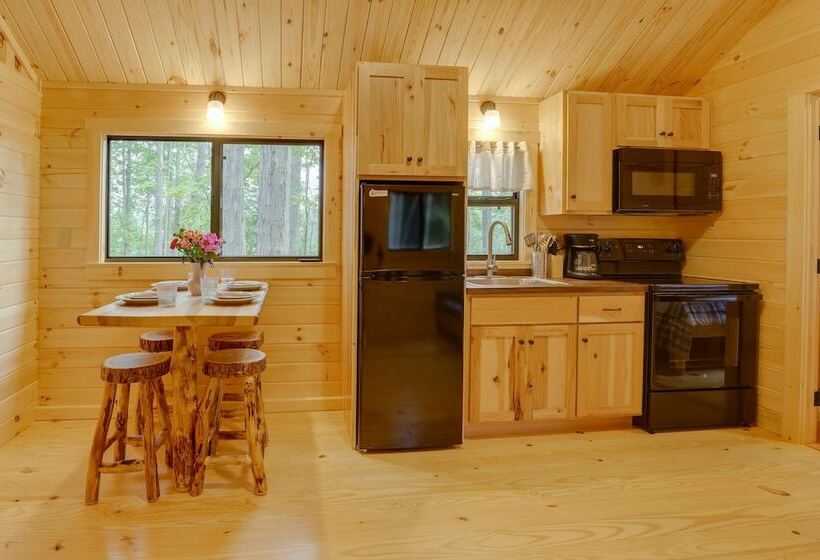 Tranquil Middlebury Center Cabin W/ Mountain Views