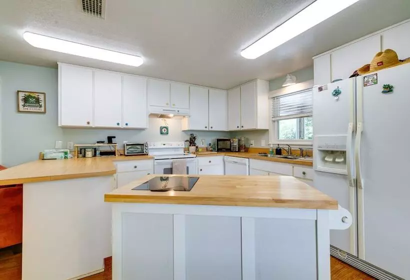 Waterfront Florida Abode W/ Deck, Grill & Fire Pit