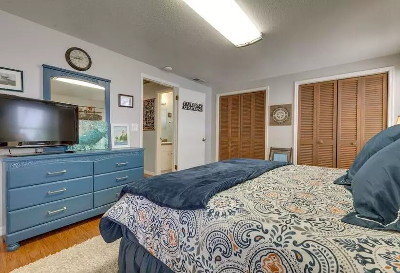 Waterfront Florida Abode W/ Deck, Grill & Fire Pit