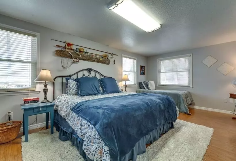 Waterfront Florida Abode W/ Deck, Grill & Fire Pit