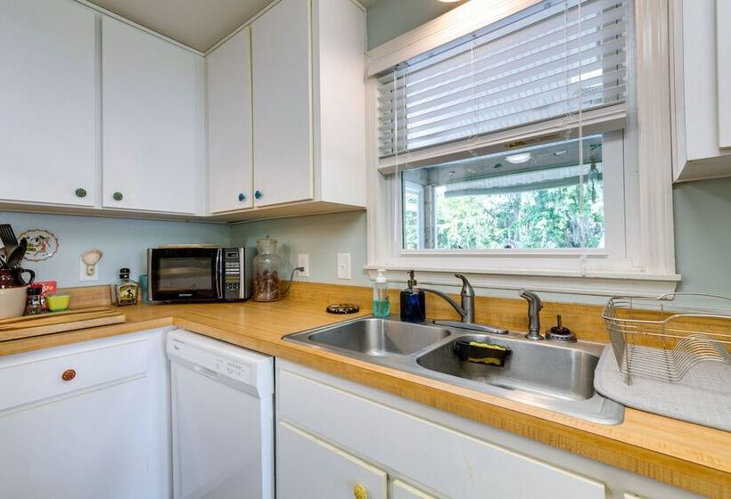 Waterfront Florida Abode W/ Deck, Grill & Fire Pit