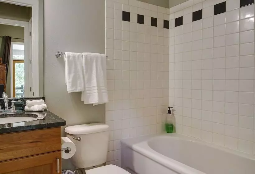 Waterfront Loranger Cottage W/ Private Hot Tub!