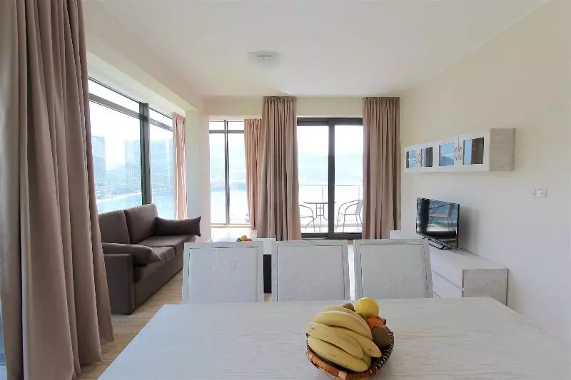 Apartments Aqua