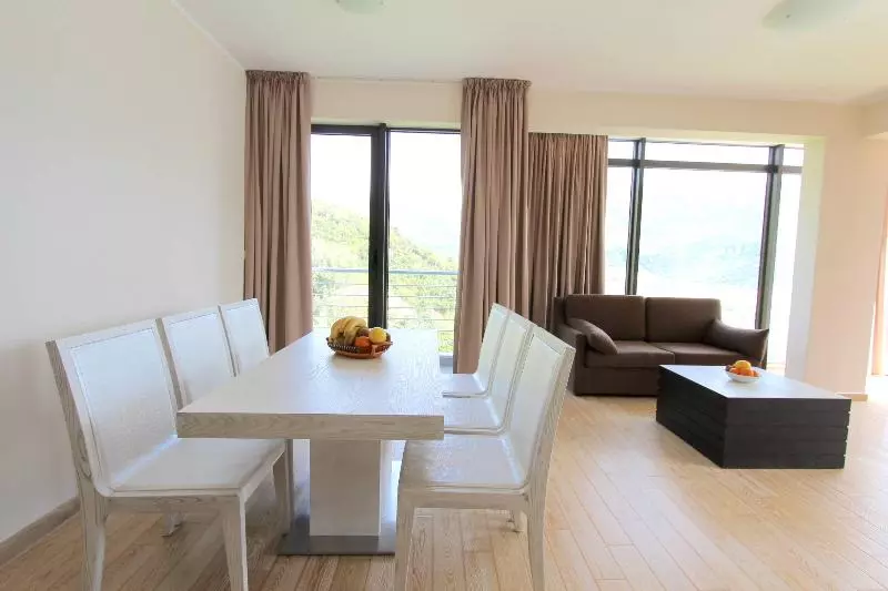 Apartments Aqua