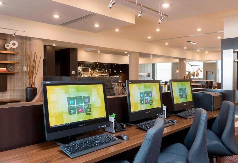 Отель Courtyard By Marriott Mt. Pleasant At Central Michigan University