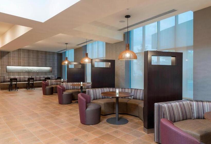 Отель Courtyard By Marriott Mt. Pleasant At Central Michigan University