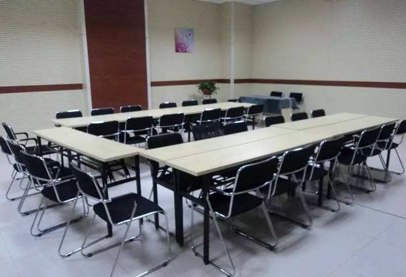 هتل Jinjiang Inn Linyi Tongda Road