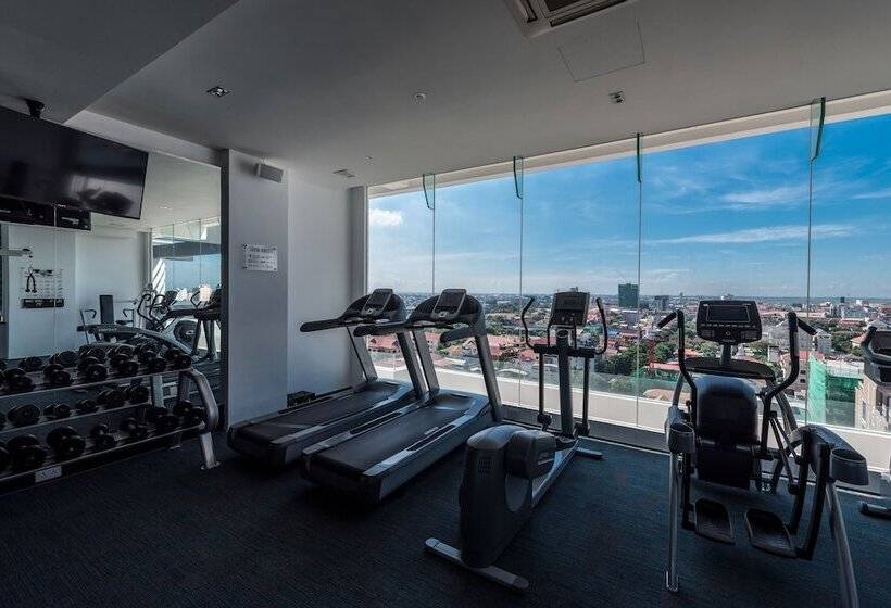 호텔 Naki Suites @ Silvertown