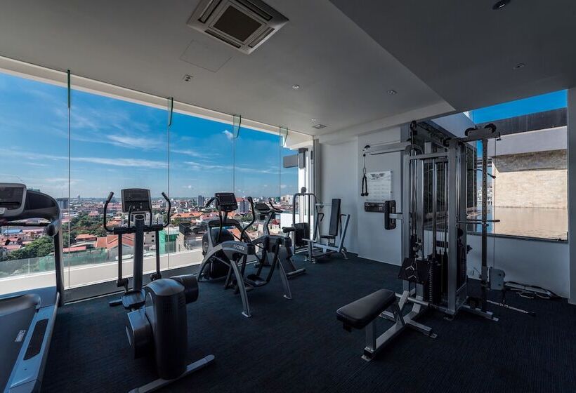 호텔 Naki Suites @ Silvertown