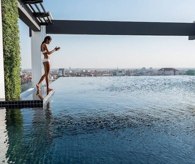 호텔 Naki Suites @ Silvertown