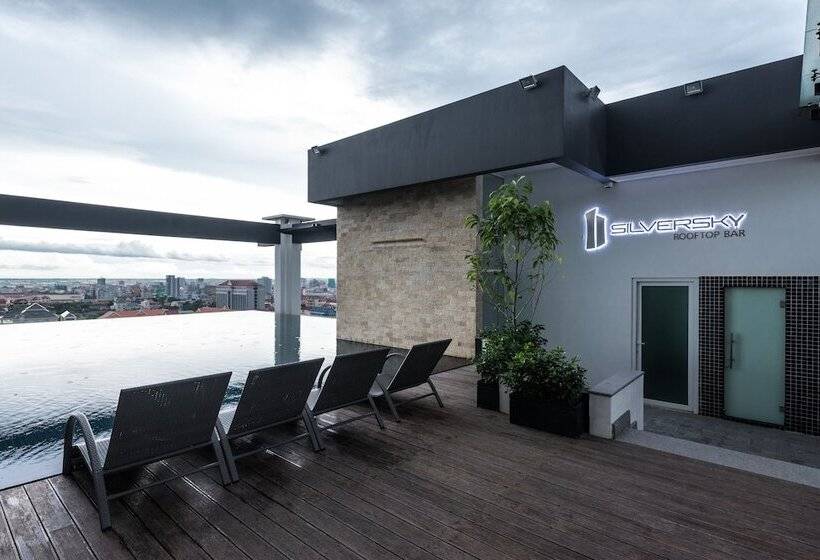 호텔 Naki Suites @ Silvertown