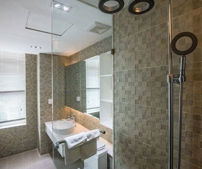 호텔 Naki Suites @ Silvertown