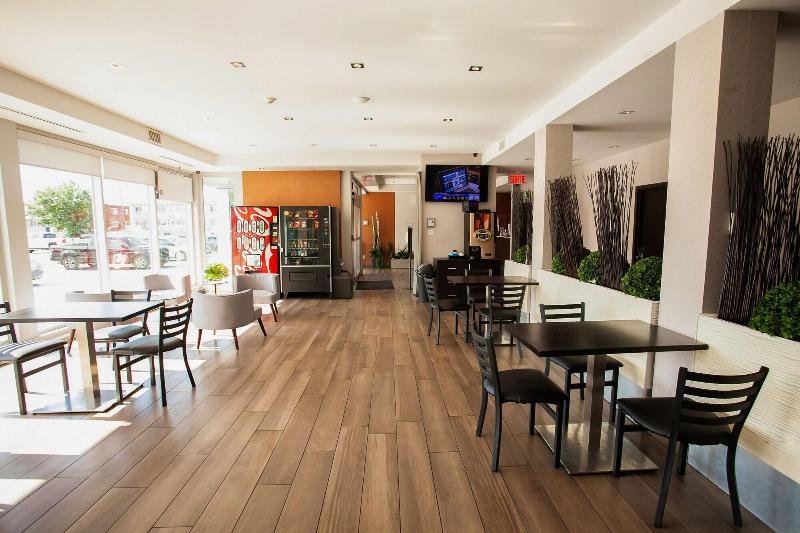 فندق Newstar Montreal