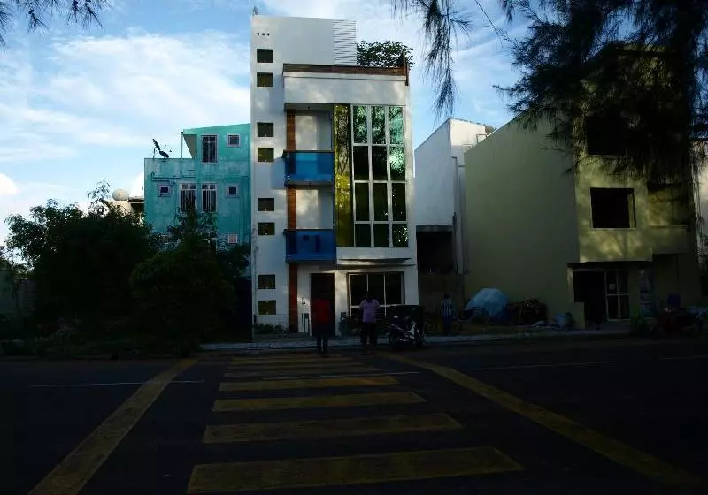 هتل Rare Deluxe Inn