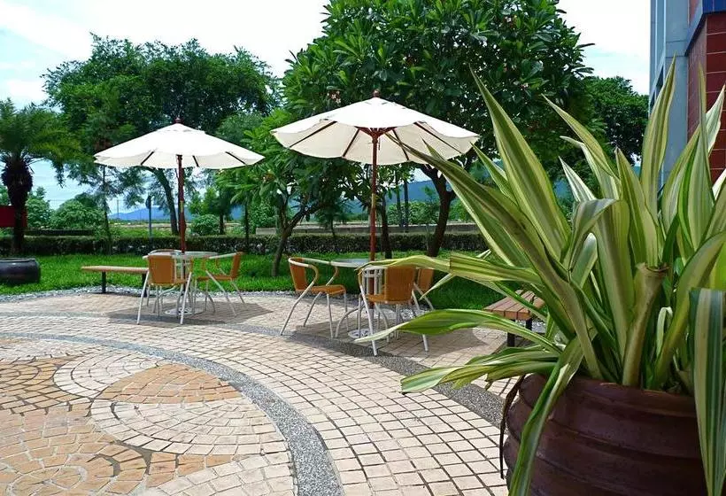 هتل Taitung Cultural Excursion Resort