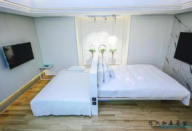 Mmmotel