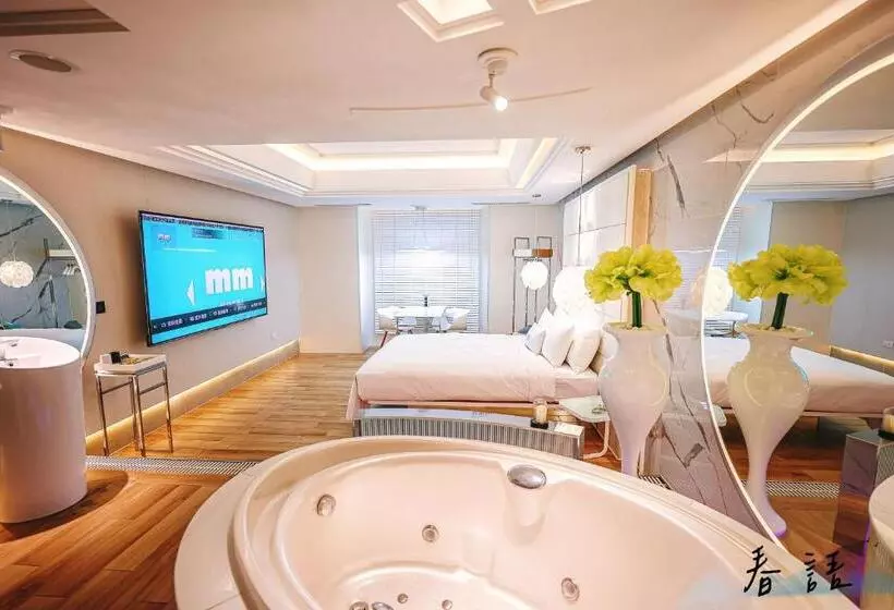 Mmmotel