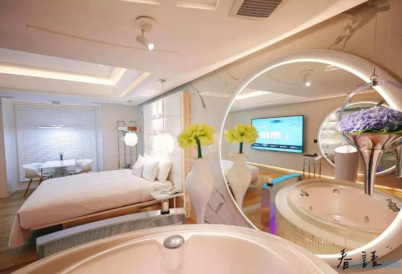 Mmmotel